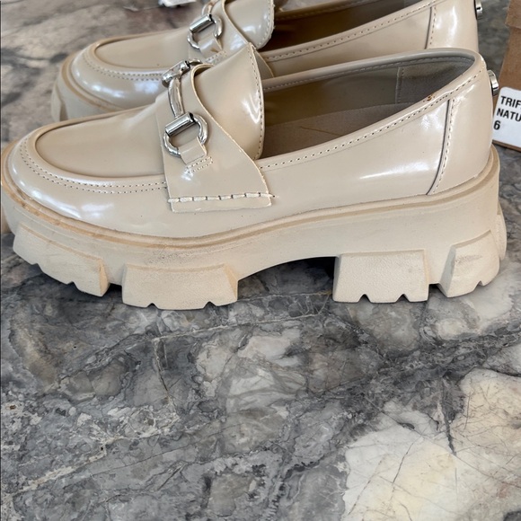 Steve Madden Cream Patent Loafers with Silver Bit - Picture 3 of 11